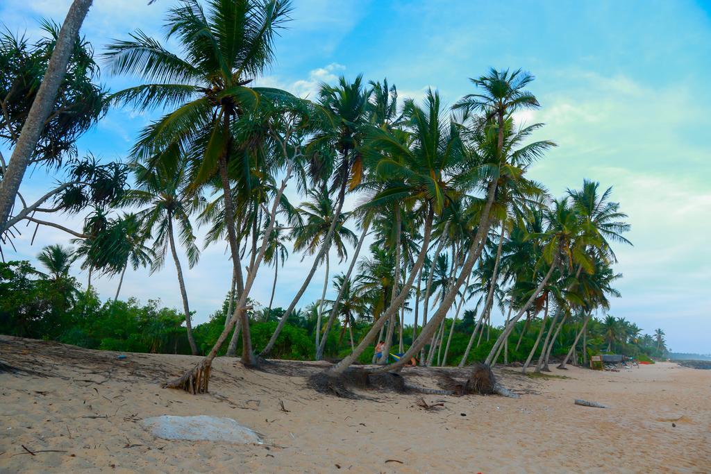 Autumn Moon Beach Cabanas Тангалле Екстер'єр фото